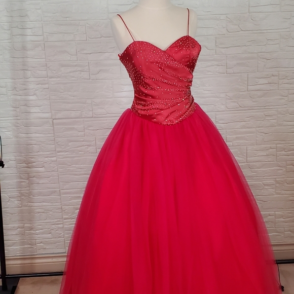 Red Princess Ball gown - Picture 3 of 5